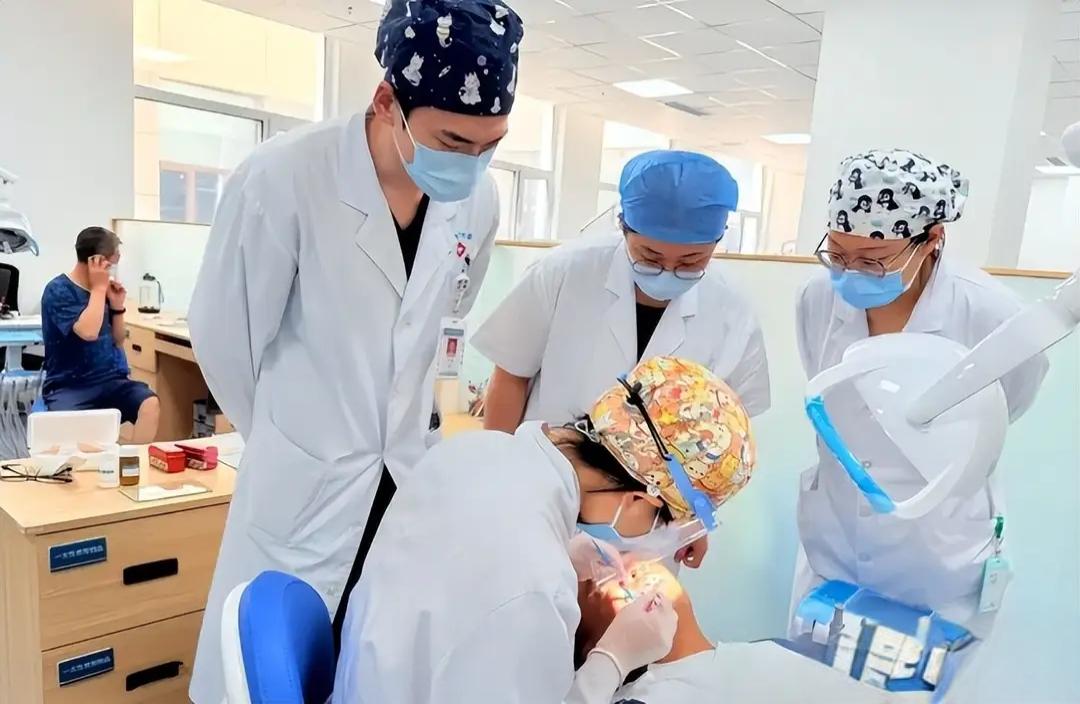 种植牙集采价格_奔跑口腔诊所种植牙价格_牙科暴利行业