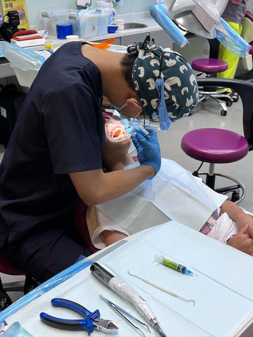 郑州牙科机构推荐_郑州德贝口腔张富强_超植口腔全龄种植